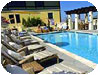 afianco la piscina c'è la jacuzzi